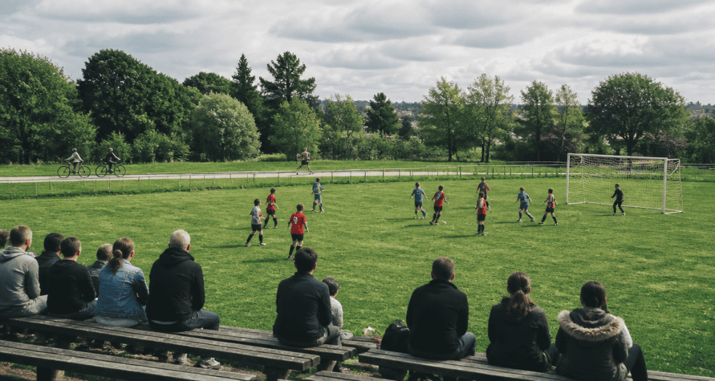 le sport le plus pratiqué en france football et randonnée
