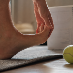 Aponévrosite plantaire traitement : étirement du fascia plantaire 30 secondes