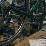Regler derailleur arriere avec vis B sur clé BTR en atelier